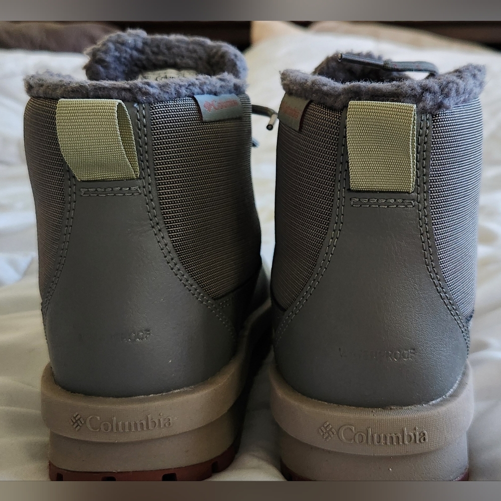 Columbia Women's Gray Snow Boots